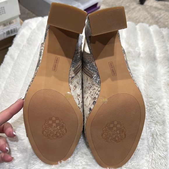 BNIB Vince Camuto Block Heeled Shoes | Taupe & Silver Snake Pattern | Size 10.5 - Picture 7 of 7